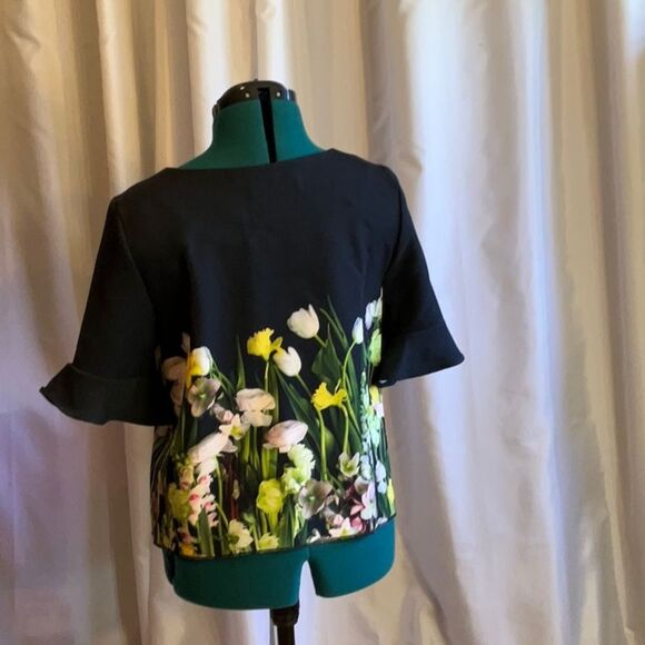 VICTORIA BECKHAM TOP size medium, with ruffled sleeves bright spring flowers - Picture 7 of 10